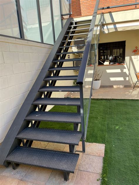 Escalera hierro Continuara.org
