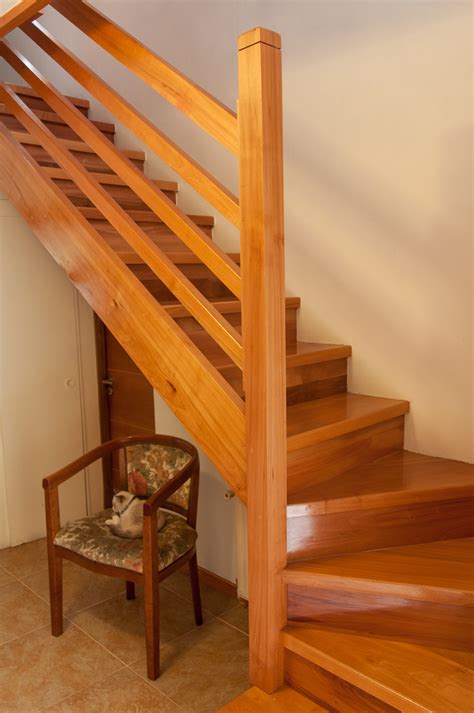 Escalera madera Continuara.org