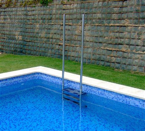 Escalera piscina inoxidable Continuara.org