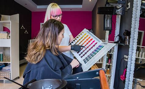Estilista profesional colorista Continuara.org