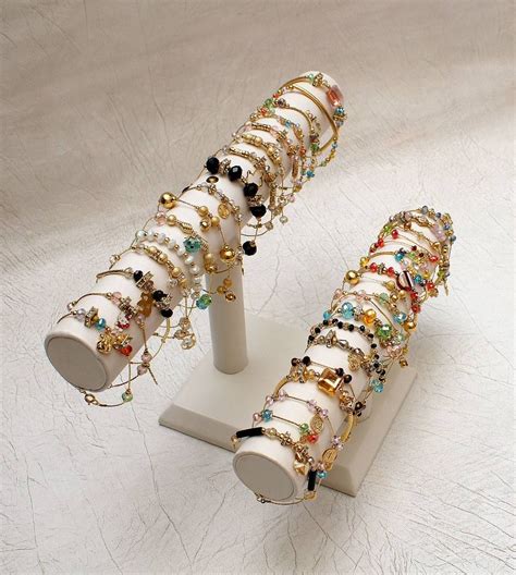 Expositor pulseras anillos Continuara.org
