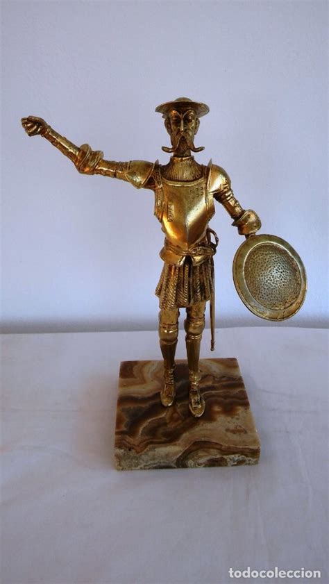 Figura bronce don Continuara.org