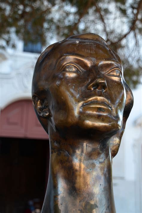 Figura estatua Continuara.org