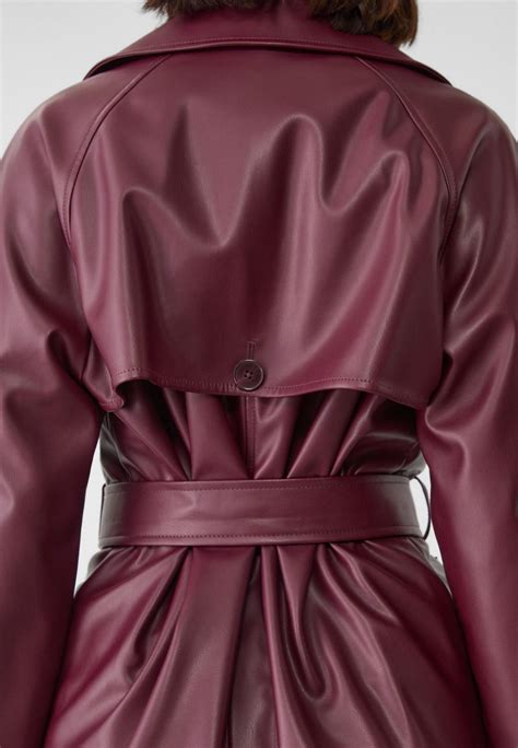 Gabardina burdeos Continuara.org