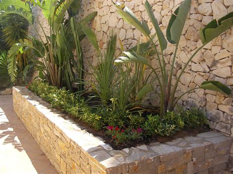 Jardineras piedra Continuara.org