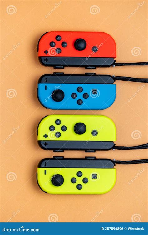Joycons amarillos Continuara.org