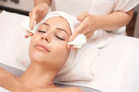 Limpieza facial manos Continuara.org