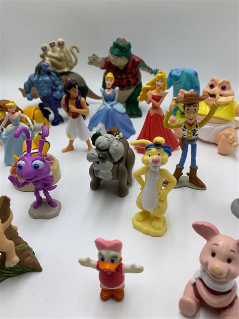 Lote figuras disney Continuara.org