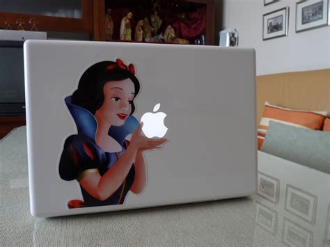 Macbook blanco perfecto Continuara.org