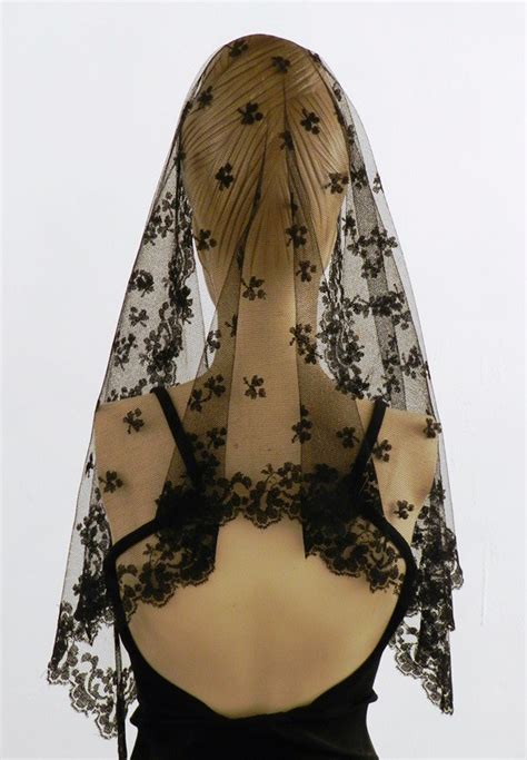 Mantilla encaje Continuara.org