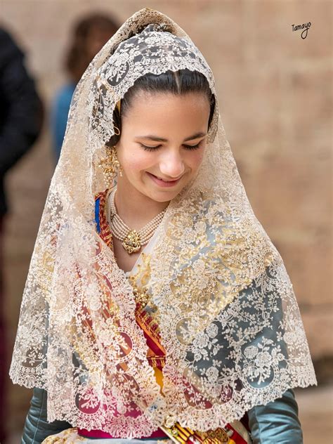 Mantilla fallera Continuara.org