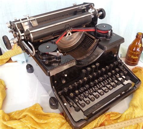 Maquina escribir marca Continuara.org