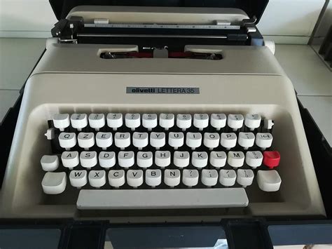 Maquina escribir olivetti Continuara.org