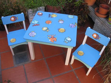Mesa infantil pintada Continuara.org