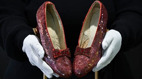 Miticos zapatos art Continuara.org