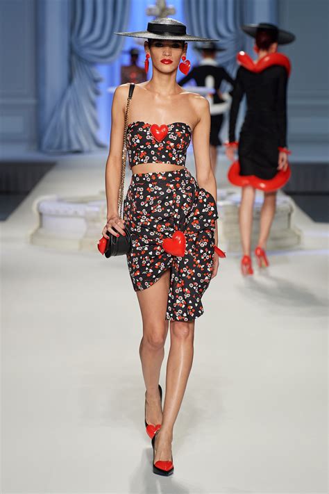 Moschino Continuara.org