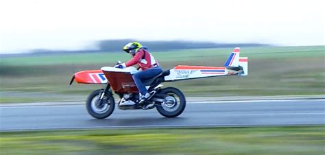 Moto avion Continuara.org