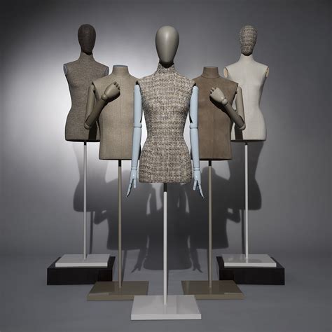 Mujeres bustos maniquies Continuara.org