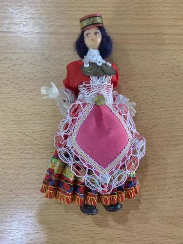 Muneca antigua traje Continuara.org