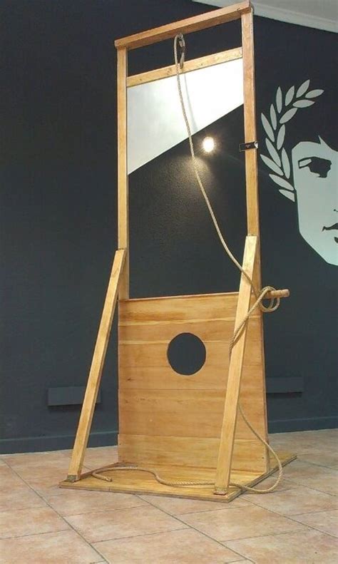 Na guillotina madera Continuara.org