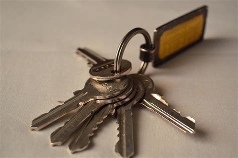 Objeto metal Continuara.org