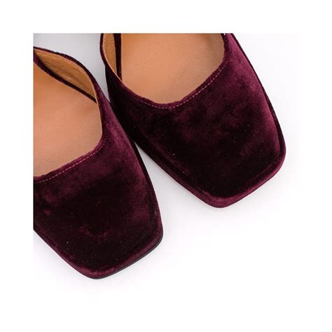 Os zapatos terciopelo Continuara.org
