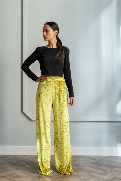Pantalones terciopelo mostaza Continuara.org