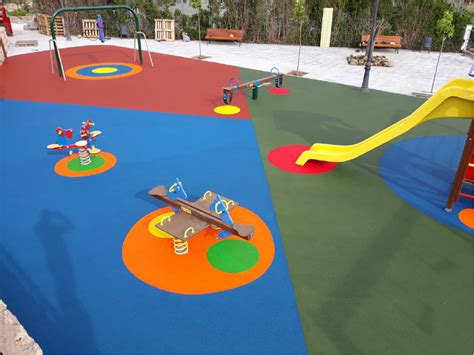 Parque infantil suelo Continuara.org