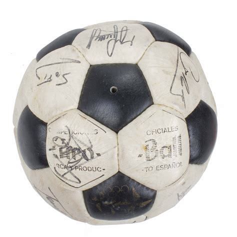 Pelota futbol firmada Continuara.org