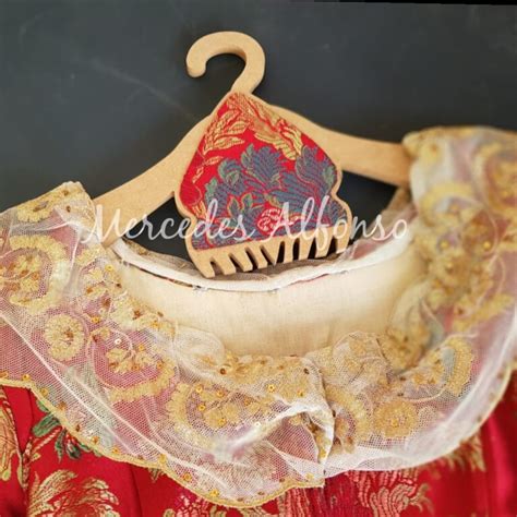 Percha trajes sumarenistas Continuara.org