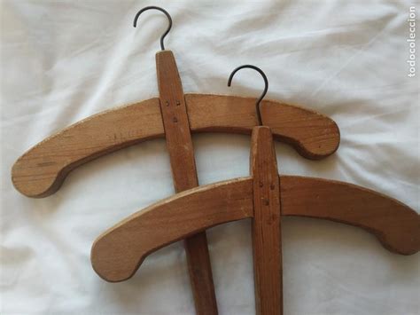 Perchas antiguas madera Continuara.org