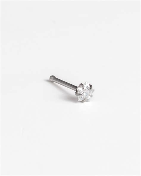 Piercing forma estrella Continuara.org