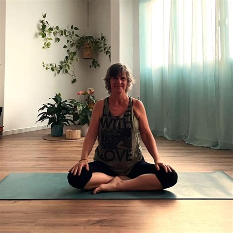 Profesora hatha yoga Continuara.org