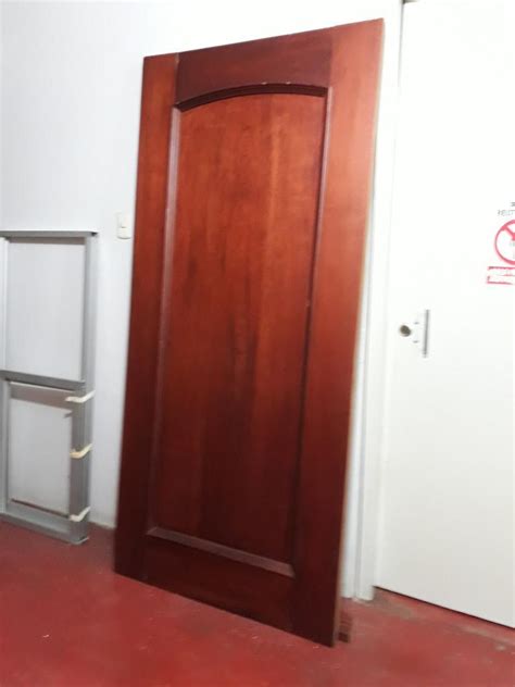Puerta maciza nueva Continuara.org