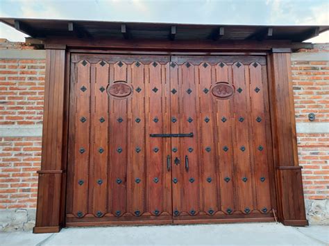 Puerta porton madera Continuara.org