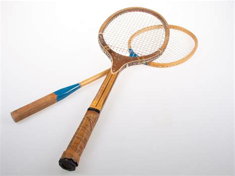 Raqueta badminton madera Continuara.org
