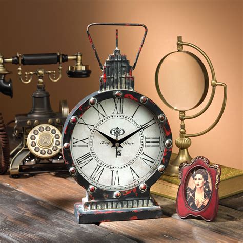 Reloj antiguo steampunk Continuara.org