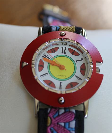 Reloj diseno original Continuara.org