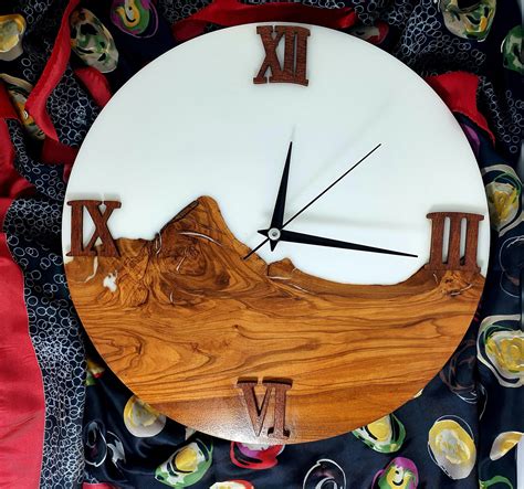 Reloj madeda resina Continuara.org