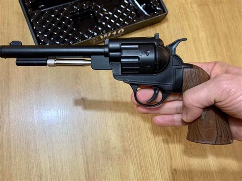 Revolver juguete Continuara.org