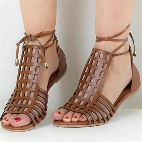 Sandalias diferentes Continuara.org