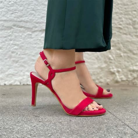 Sandalias rojas fiesta Continuara.org