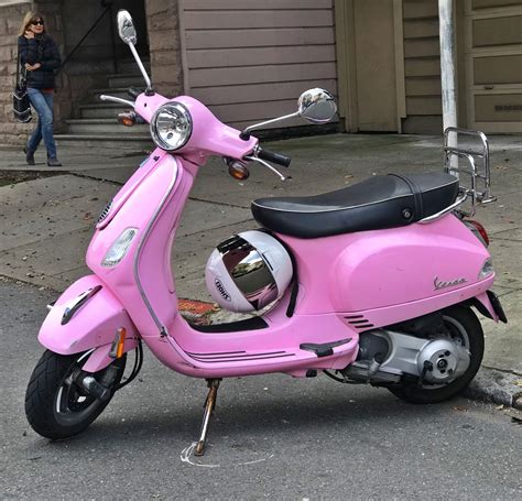 Se vespa rosa Continuara.org