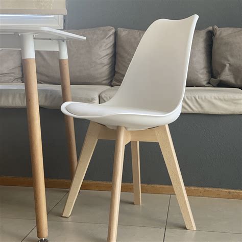 Sillas blancas diseno Continuara.org