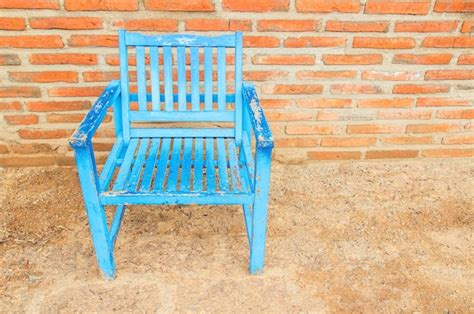 Sillas madera azules Continuara.org