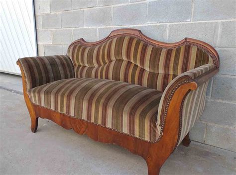 Sofa antiguo Continuara.org