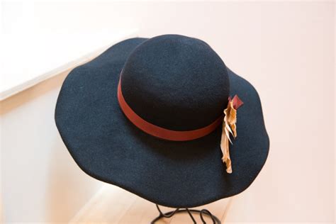 Sombrero terciopelo negro Continuara.org