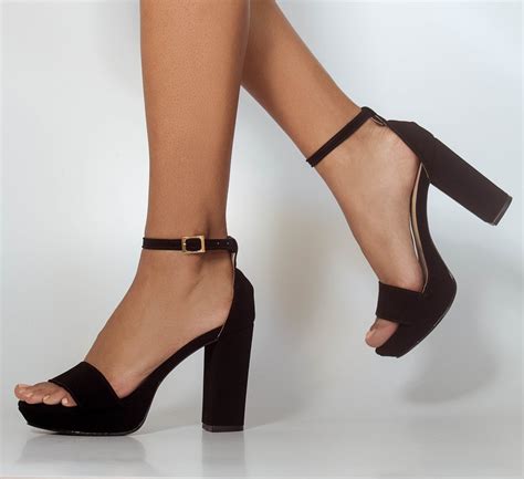 Tacones negro Continuara.org