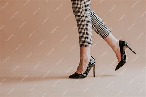 Tacones negros brillantes Continuara.org