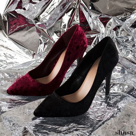 Tacones terciopelo negro Continuara.org